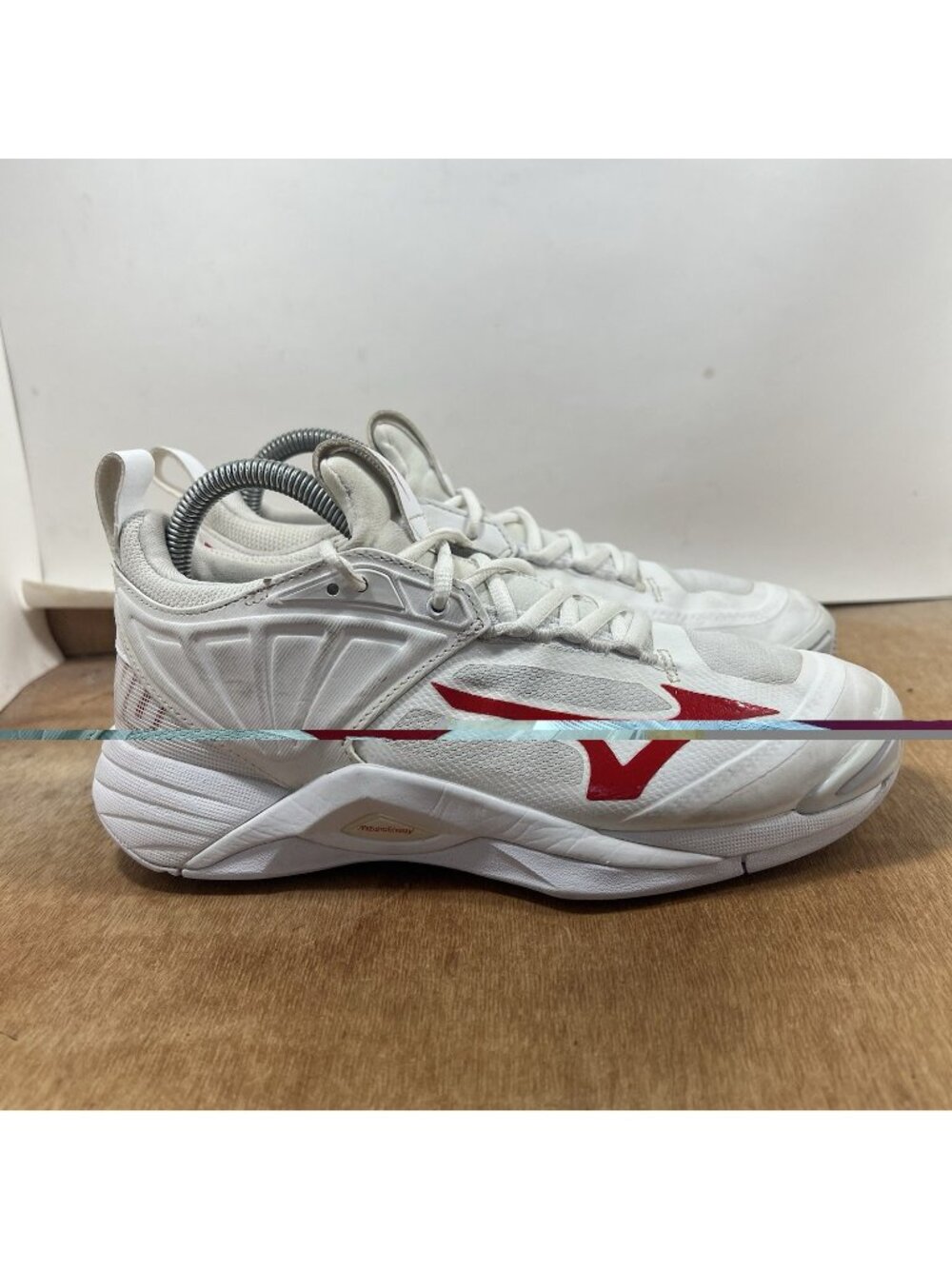 Mizuno Women's Wave Momentum 2 Volleyball Shoes Size 8 Red White Sneaker